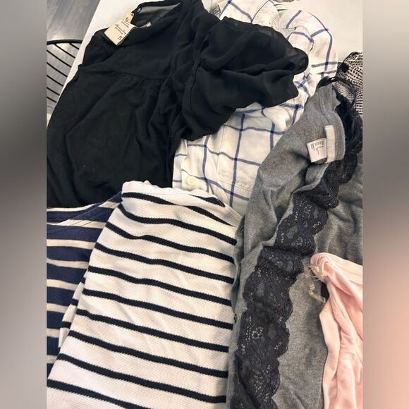 Bundle of women's small tops - Picture 5 of 5